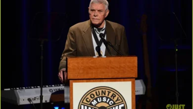 tom t hall net worth