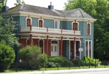 5 Warning Signs Something Is Wrong Beneath Your House