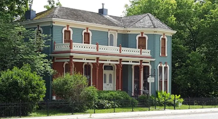 5 Warning Signs Something Is Wrong Beneath Your House