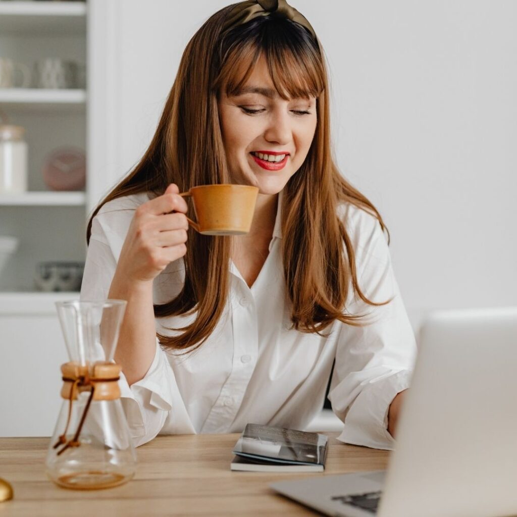 7 Solo Travel Experiences That Go Completely Wrong Without eSIM in Egypt, Spain, and Bali in 2026